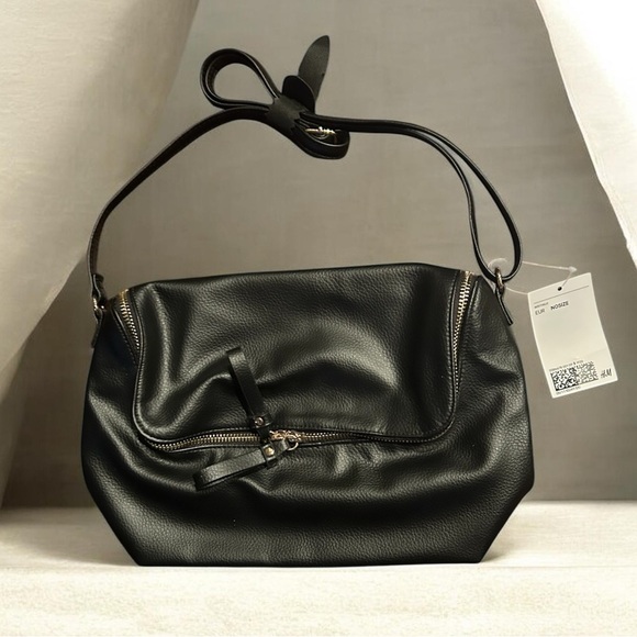 NWT Faux Leather Black Purse Gold Accents W/ Adjustable Strap Inner Zip Pocket - Picture 3 of 5